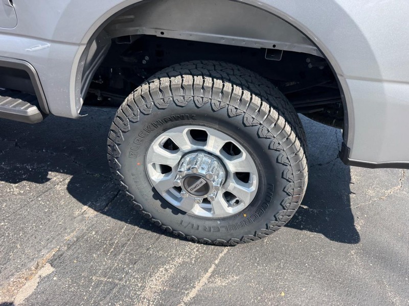 Ford Super Duty F-250 SRW Vehicle Image 06