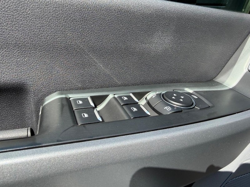 Ford Super Duty F-250 SRW Vehicle Image 15