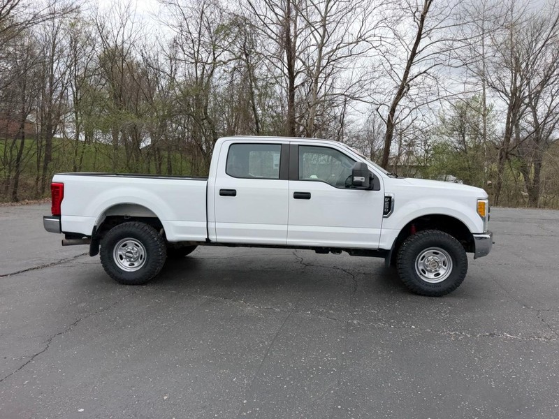 Ford Super Duty F-250 SRW Vehicle Image 02