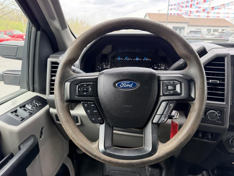 Ford Super Duty F-250 SRW Vehicle Image 09