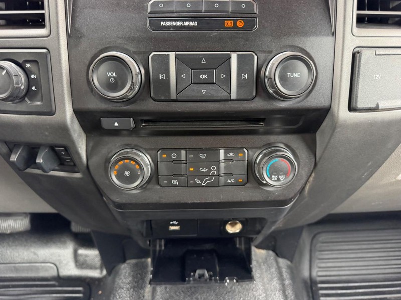 Ford Super Duty F-250 SRW Vehicle Image 13