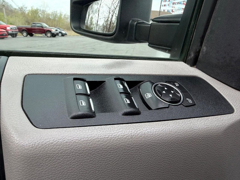 Ford Super Duty F-250 SRW Vehicle Image 15