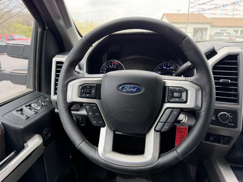 Ford Super Duty F-250 SRW Vehicle Image 09