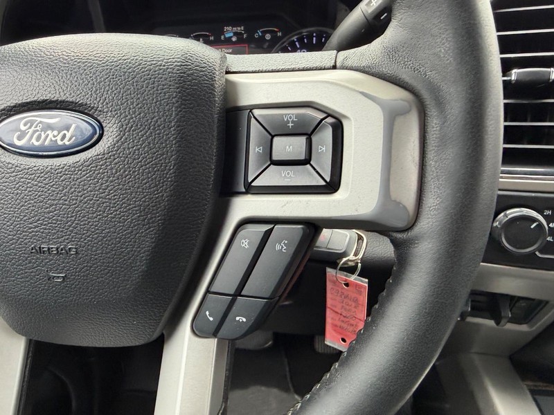 Ford Super Duty F-250 SRW Vehicle Image 11