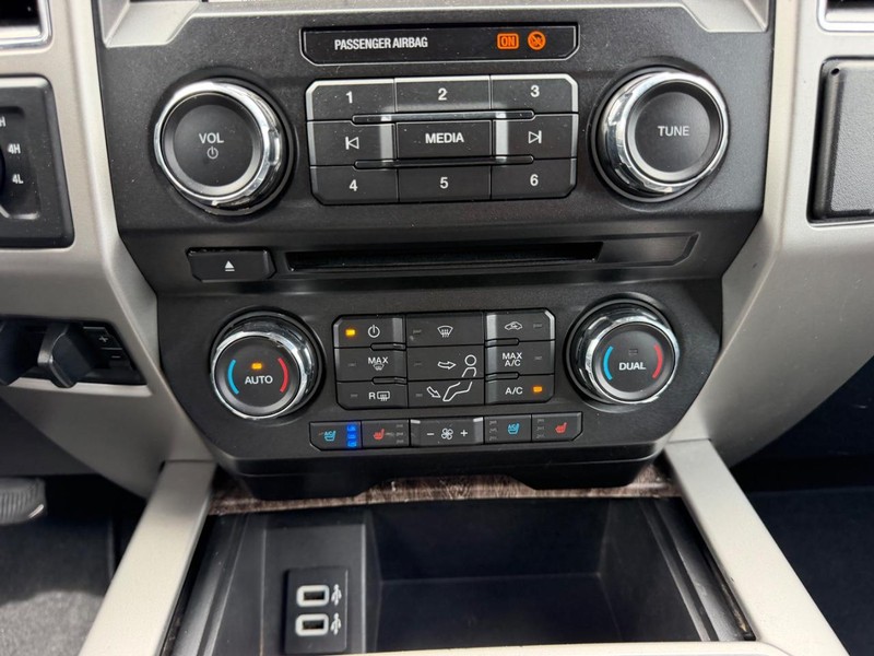 Ford Super Duty F-250 SRW Vehicle Image 13