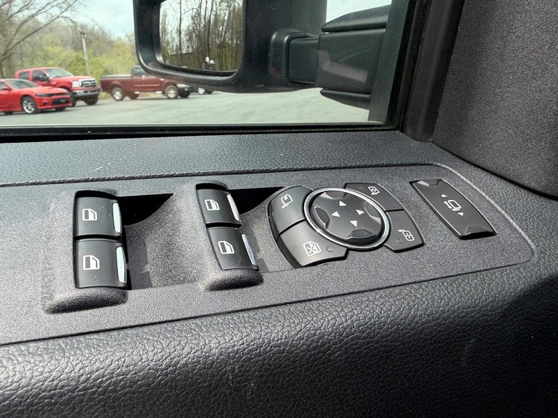Ford Super Duty F-250 SRW Vehicle Image 15