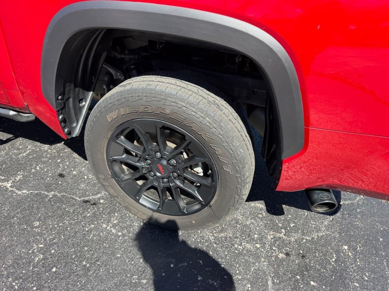 Toyota Tundra 4WD Vehicle Image 06