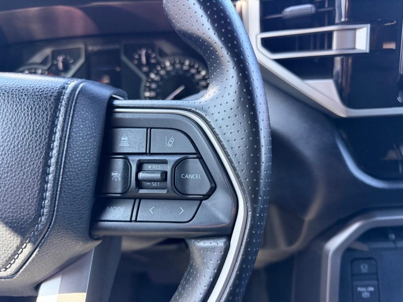 Toyota Tundra 4WD Vehicle Image 11