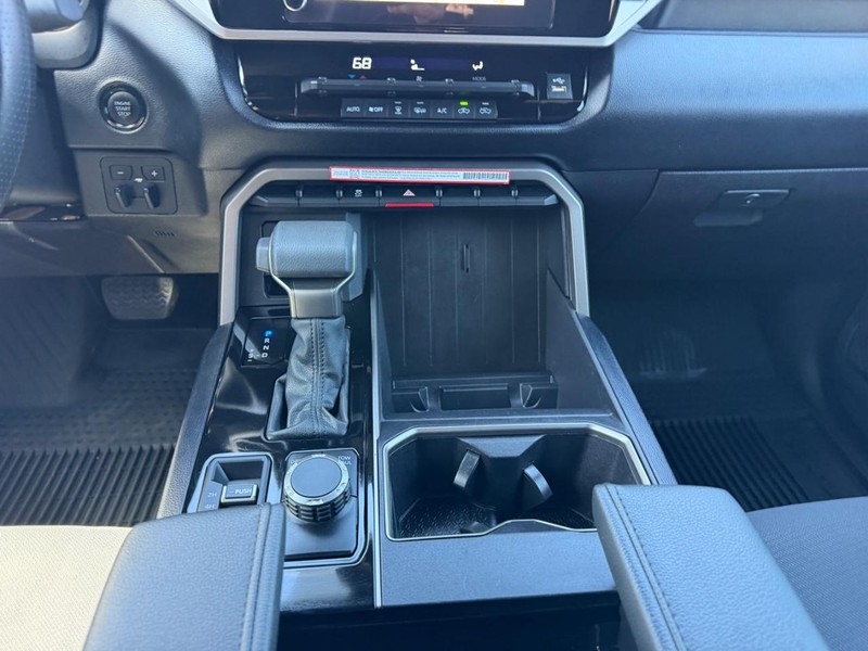 Toyota Tundra 4WD Vehicle Image 14