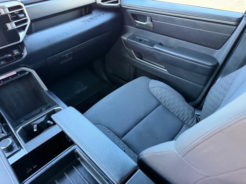 Toyota Tundra 4WD Vehicle Image 15