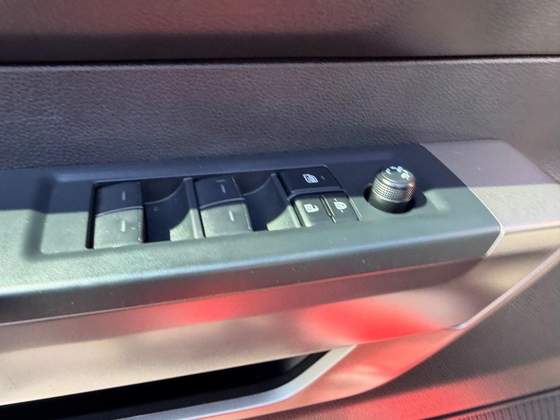 Toyota Tundra 4WD Vehicle Image 16