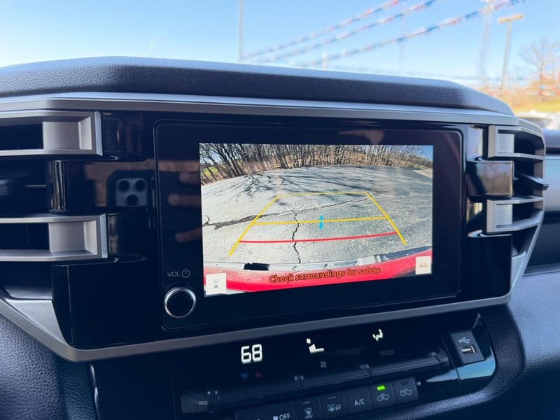 Toyota Tundra 4WD Vehicle Image 19