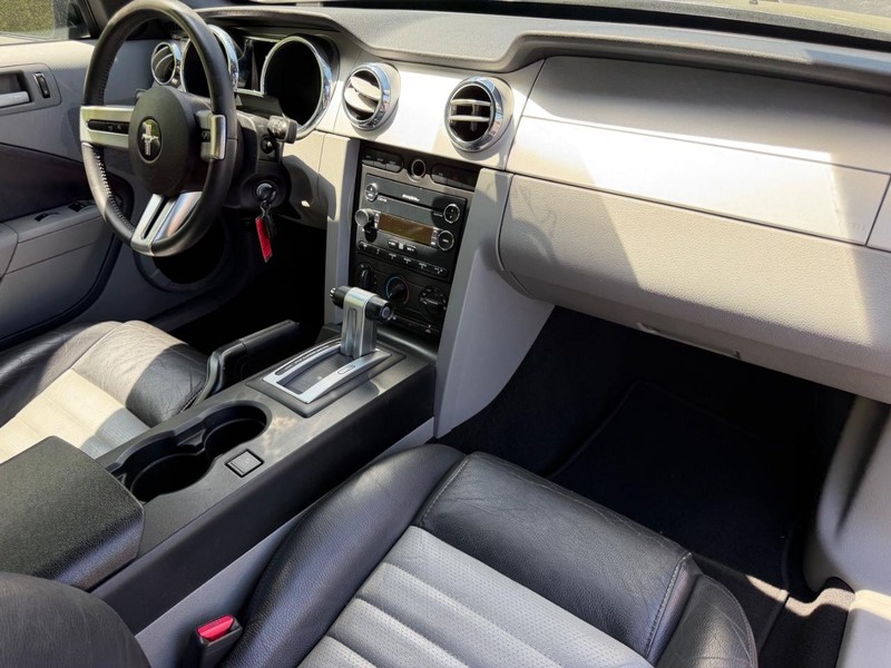 Ford Mustang Vehicle Image 07