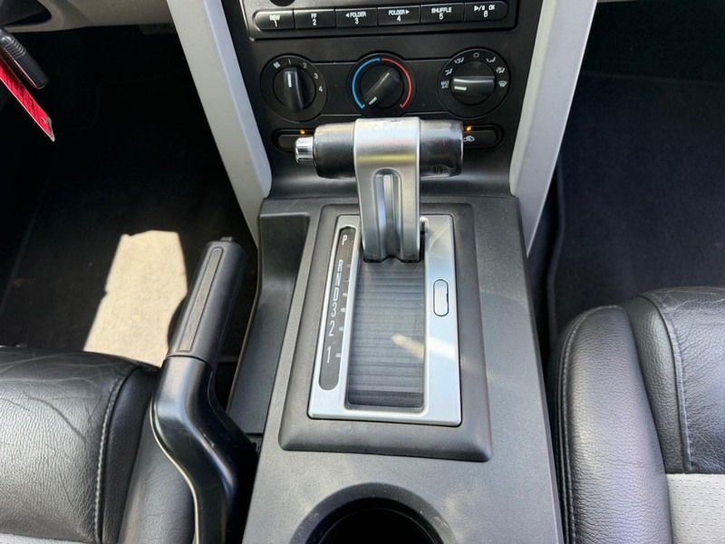 Ford Mustang Vehicle Image 13