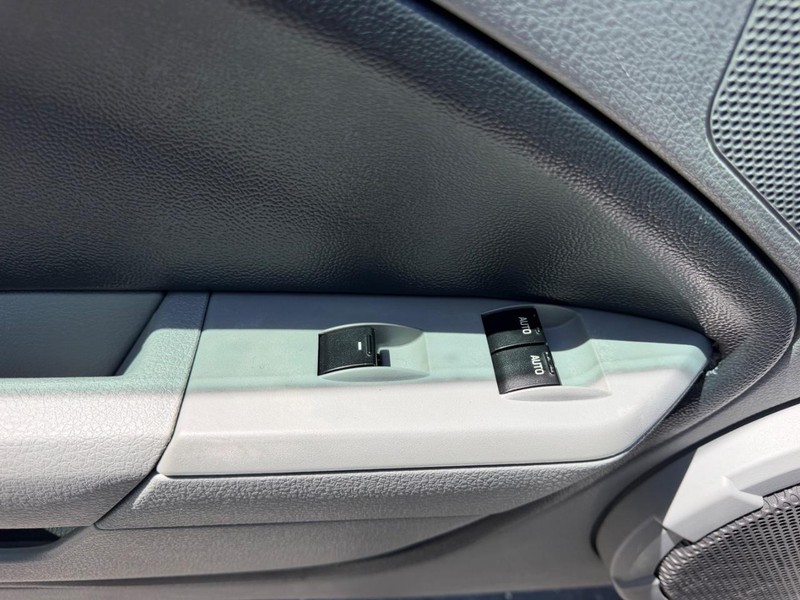 Ford Mustang Vehicle Image 15