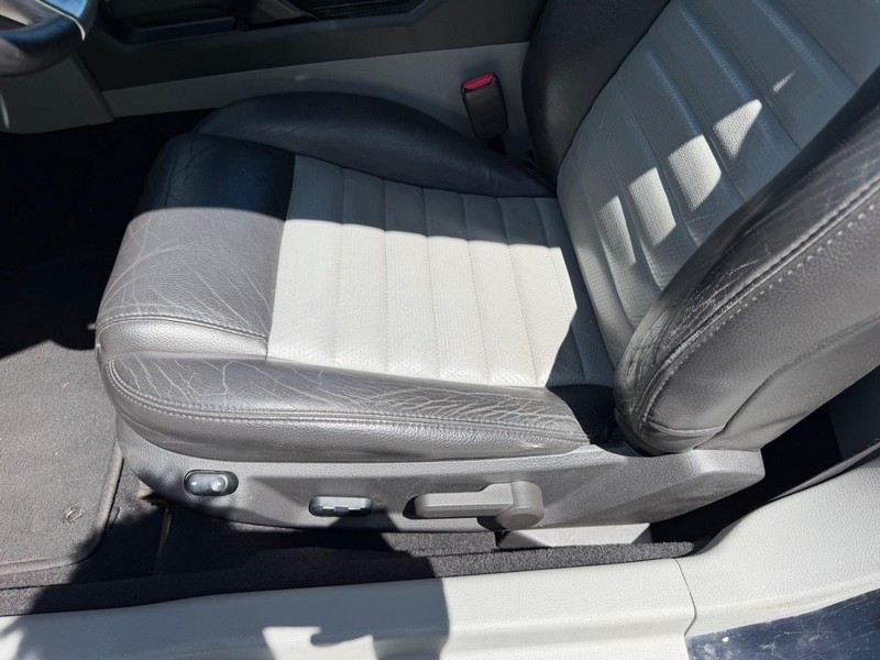 Ford Mustang Vehicle Image 16