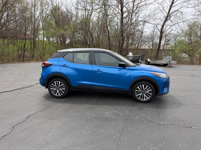 Nissan Kicks Vehicle Image 02