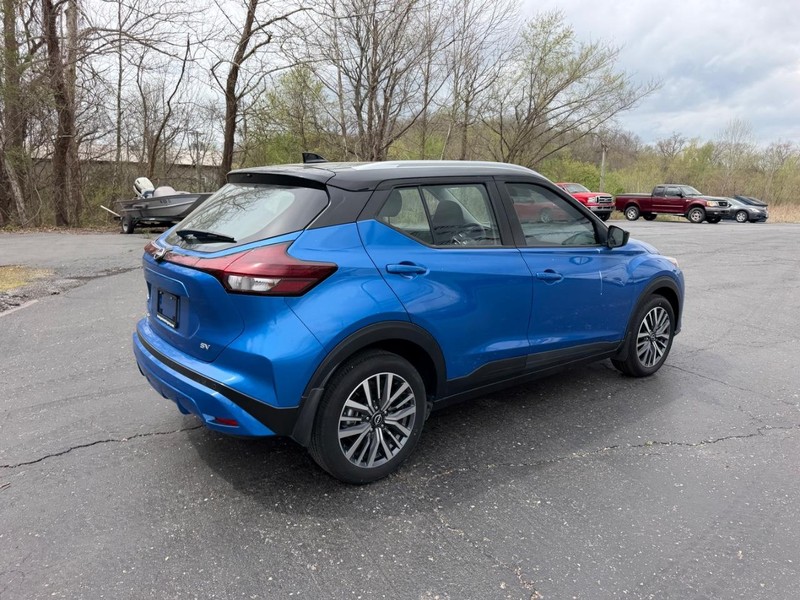 Nissan Kicks Vehicle Image 03