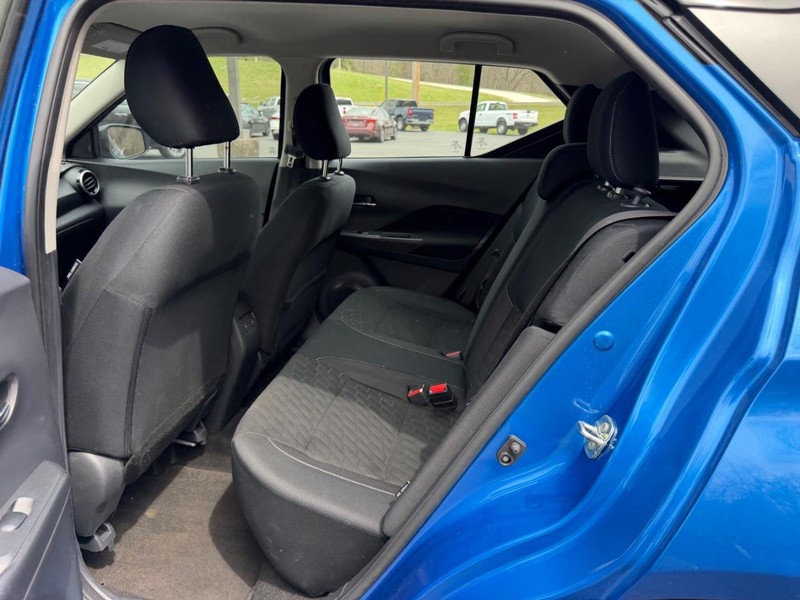 Nissan Kicks Vehicle Image 07