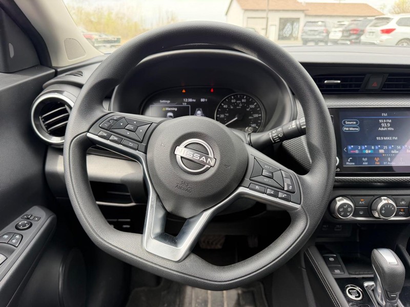 Nissan Kicks Vehicle Image 09