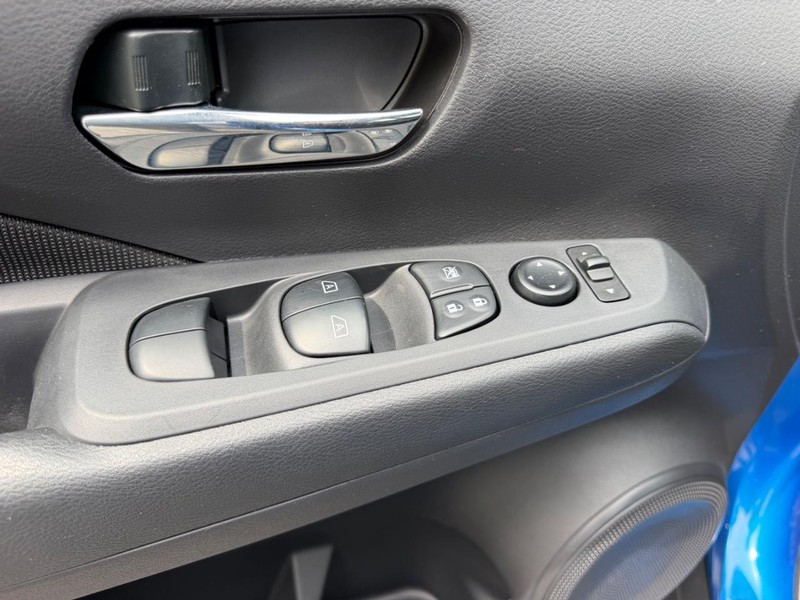 Nissan Kicks Vehicle Image 16