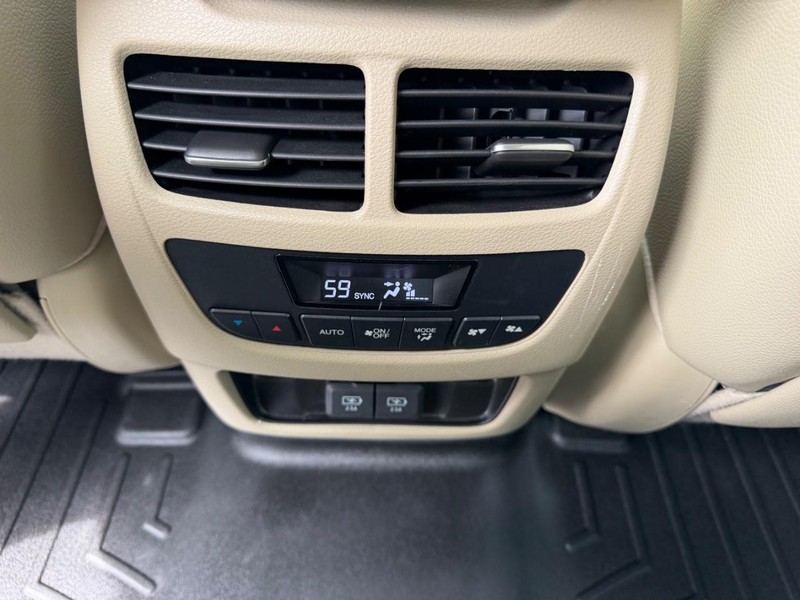 Acura MDX Vehicle Image 10