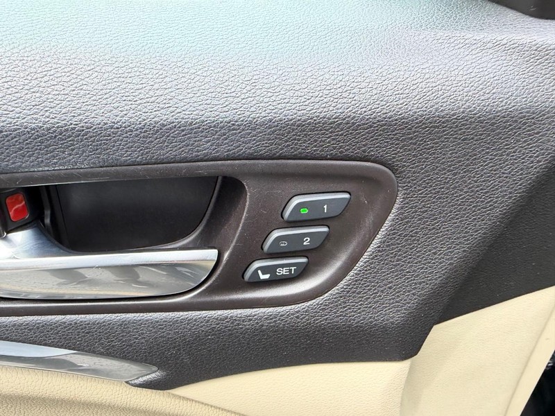 Acura MDX Vehicle Image 21