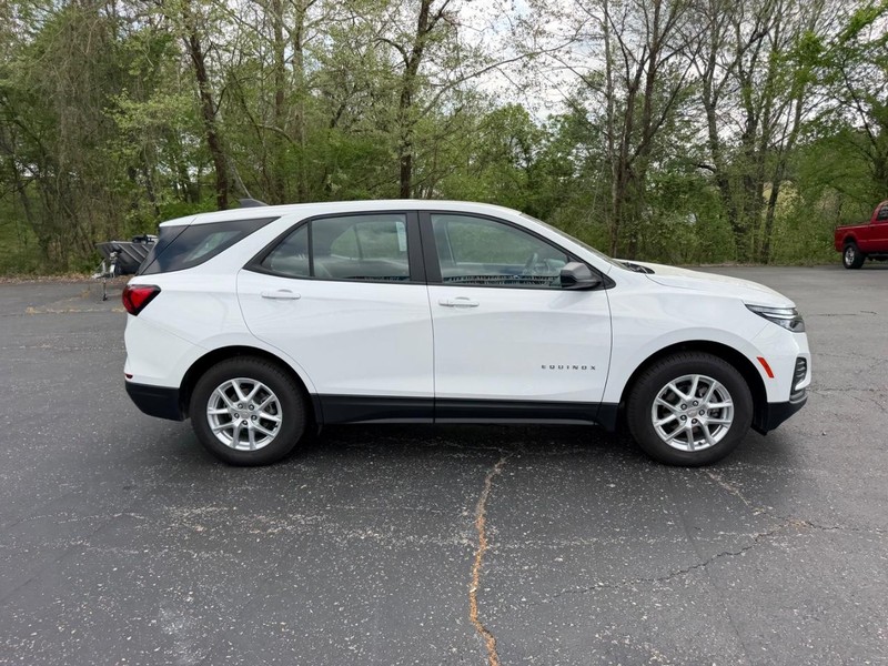 Chevrolet Equinox Vehicle Image 02