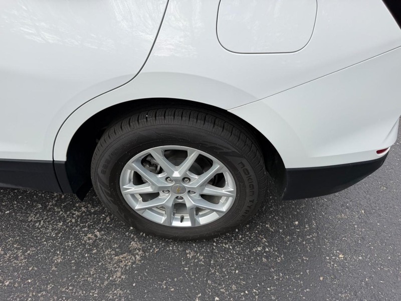 Chevrolet Equinox Vehicle Image 06
