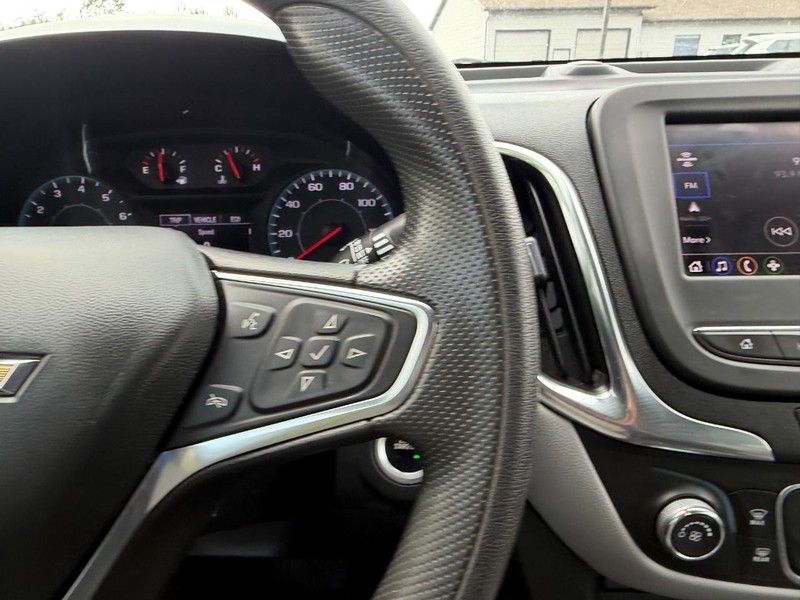 Chevrolet Equinox Vehicle Image 11