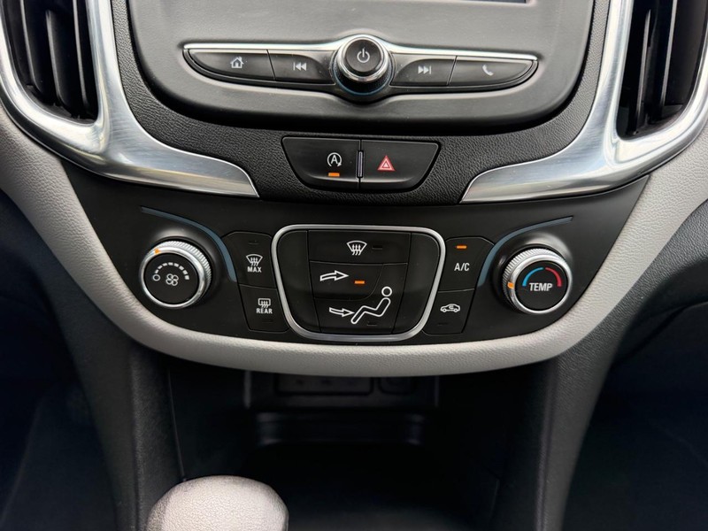 Chevrolet Equinox Vehicle Image 13