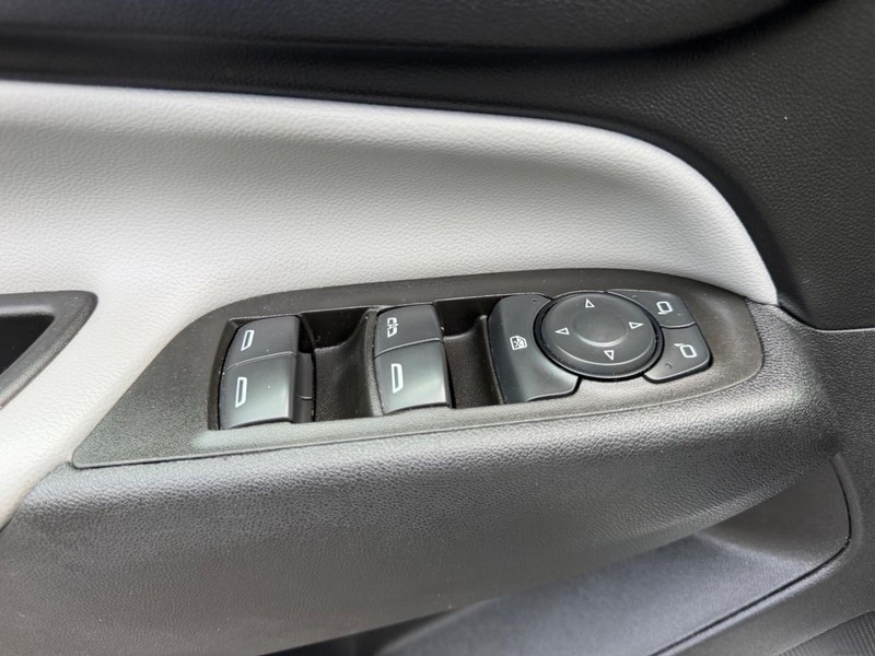 Chevrolet Equinox Vehicle Image 16