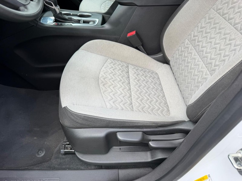 Chevrolet Equinox Vehicle Image 17