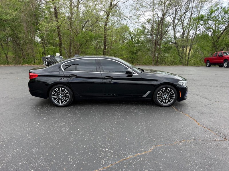 BMW 5 Series Vehicle Image 02