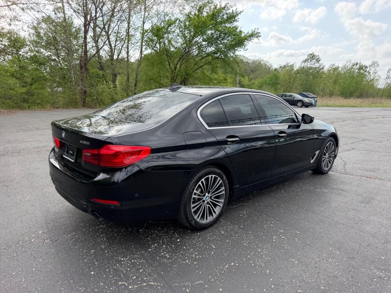 BMW 5 Series Vehicle Image 03