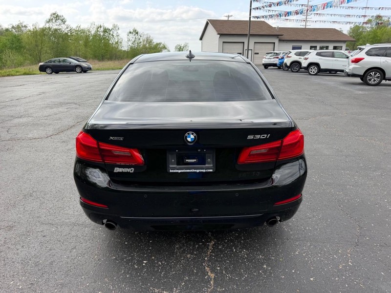 BMW 5 Series Vehicle Image 04