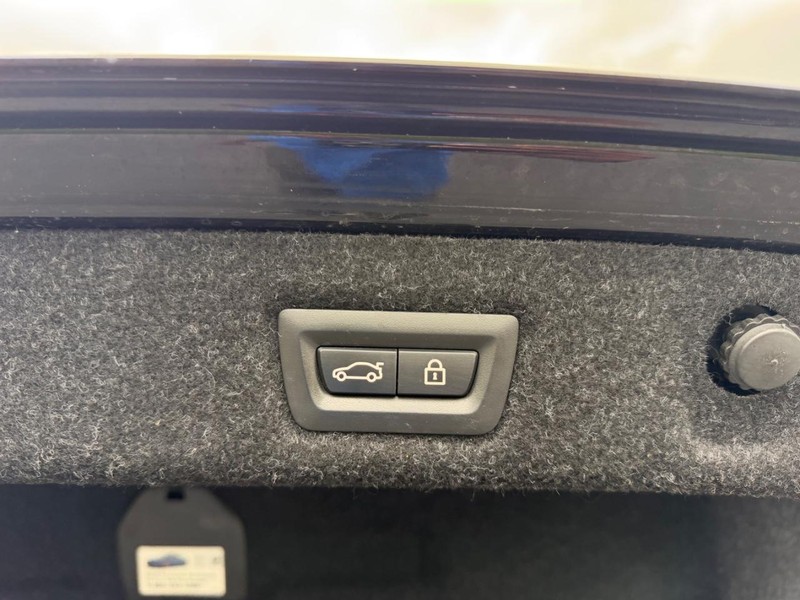 BMW 5 Series Vehicle Image 06