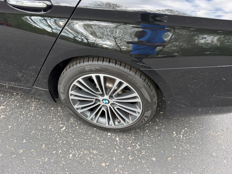 BMW 5 Series Vehicle Image 07