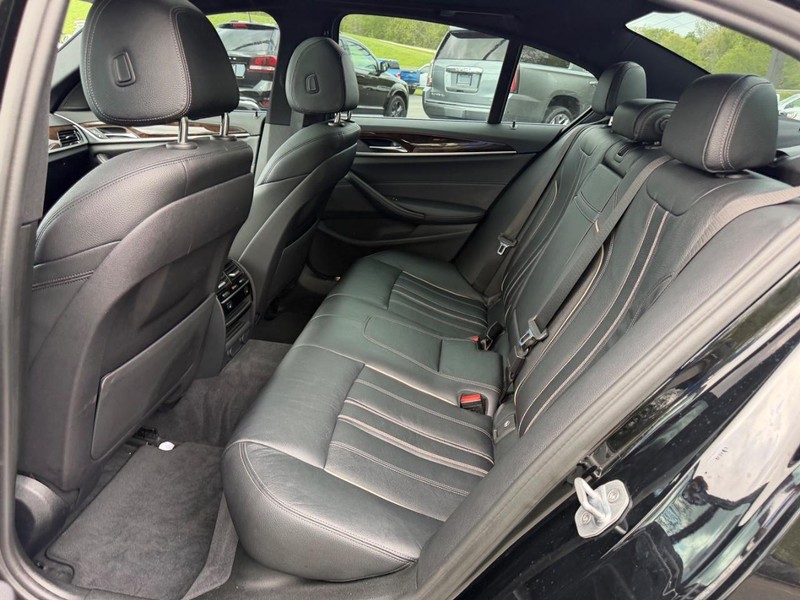 BMW 5 Series Vehicle Image 08