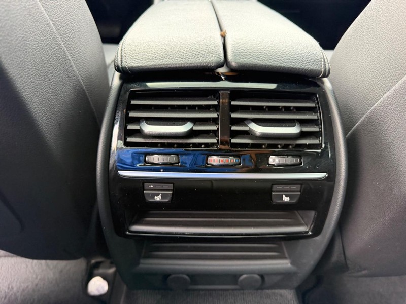 BMW 5 Series Vehicle Image 09