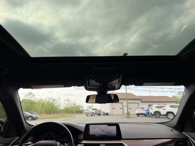 BMW 5 Series Vehicle Image 10