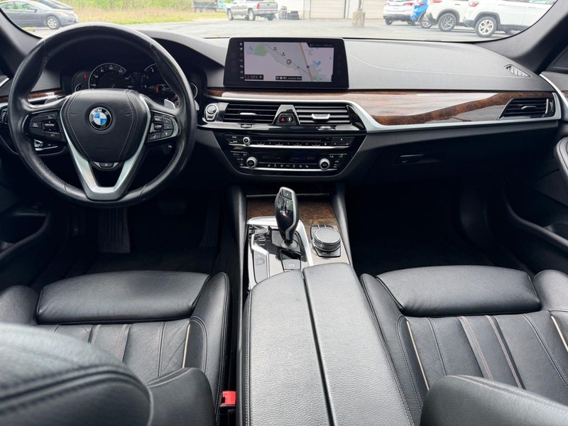 BMW 5 Series Vehicle Image 11