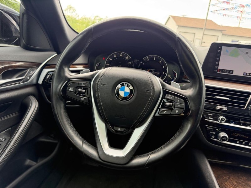 BMW 5 Series Vehicle Image 12