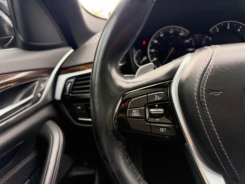 BMW 5 Series Vehicle Image 13