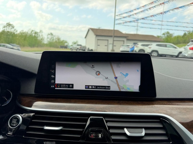 BMW 5 Series Vehicle Image 16