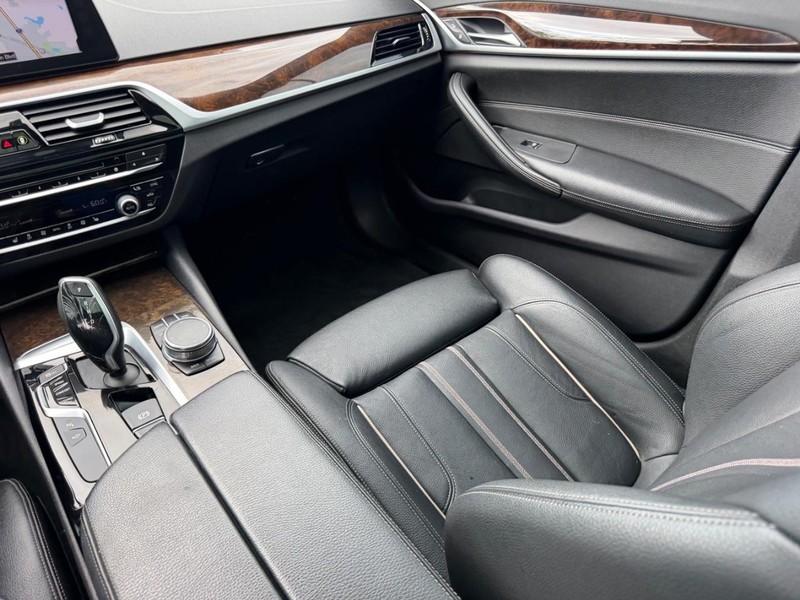 BMW 5 Series Vehicle Image 19