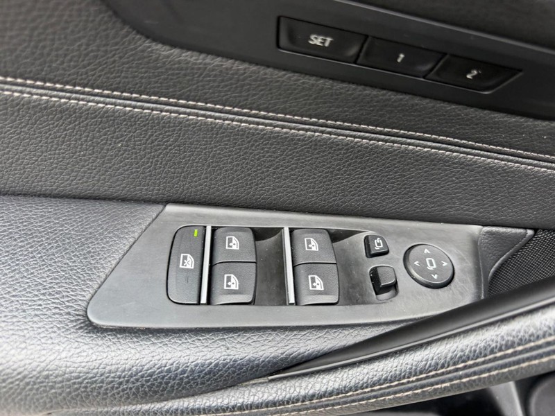 BMW 5 Series Vehicle Image 20