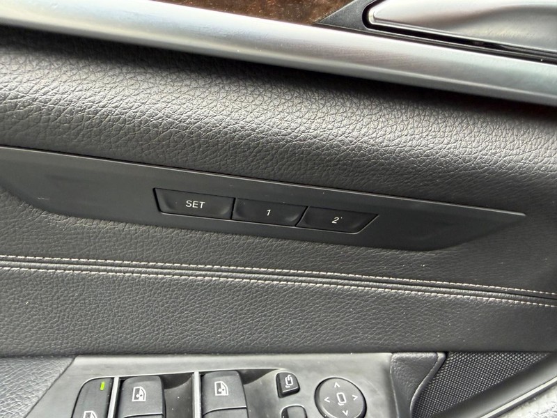 BMW 5 Series Vehicle Image 21