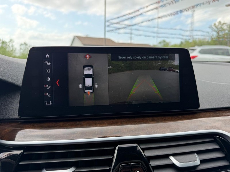 BMW 5 Series Vehicle Image 24