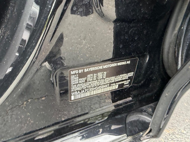 BMW 5 Series Vehicle Image 25